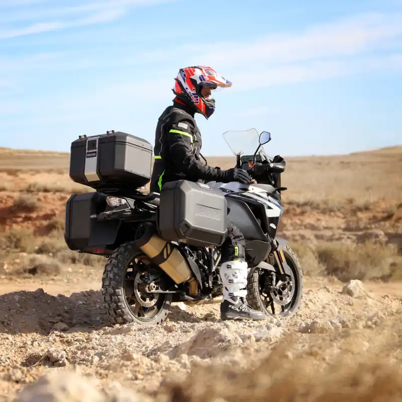 Výhodná Nabídka Vrchní hliníkový kufr na motorku SHAD Terra TR48 D0TR48100B BLACK EDITION