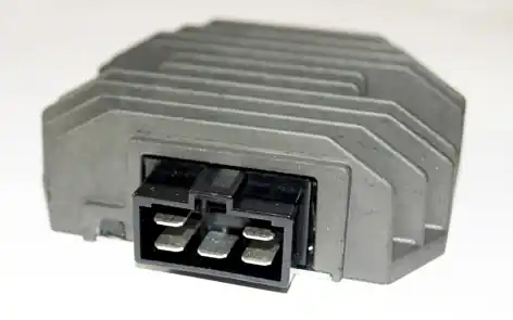 TOURMAX regulátor napětí YAMAHA FZ6 04-10, XP 500 05-12, TDM 850`93-01 (ESR269,2405-01) vyrobeno v Japonsku Trendový