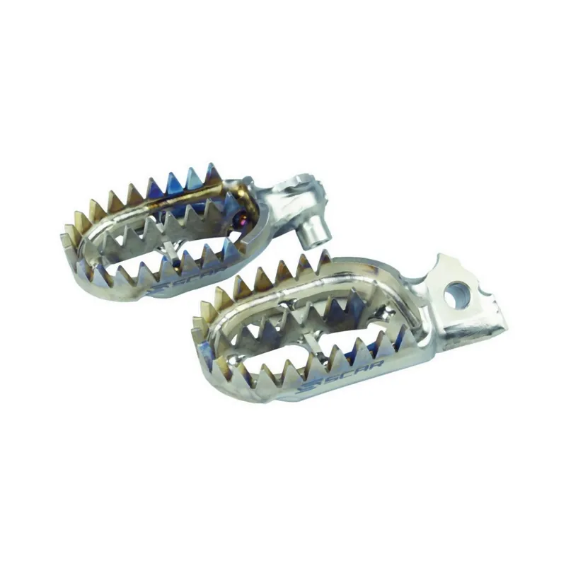 SCAR závodní stupačky řidiče titanové GRIPPER KAWASAKI KX250 19-25, KX450 19-25 barva titanová Časově Omezené